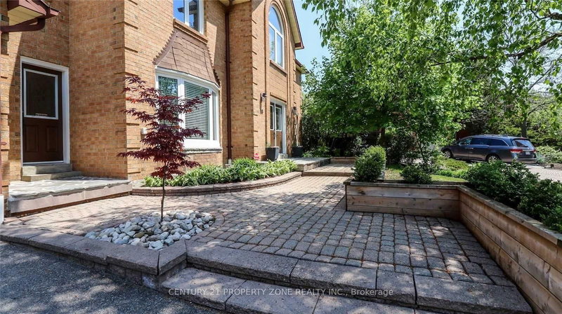 MAIN - 18 Red Tail Crt, Brampton, L6Z 3N1 | Image 3