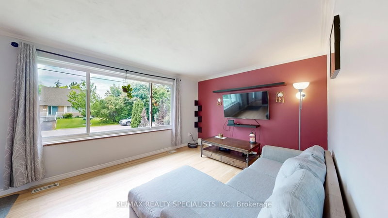 3392 Sonja Rd, Mississauga, L4T 1R1 | Image 3