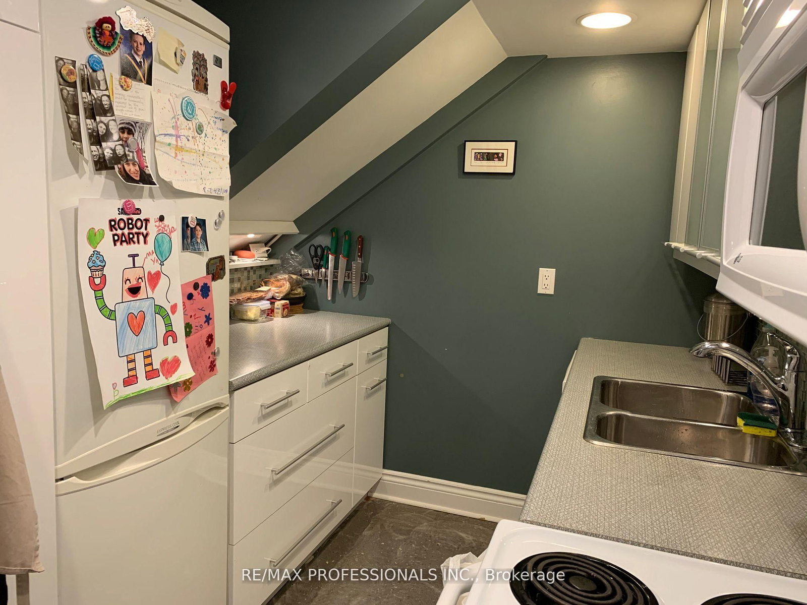 347 Sorauren Avenue, Unit 212 - Photo 3