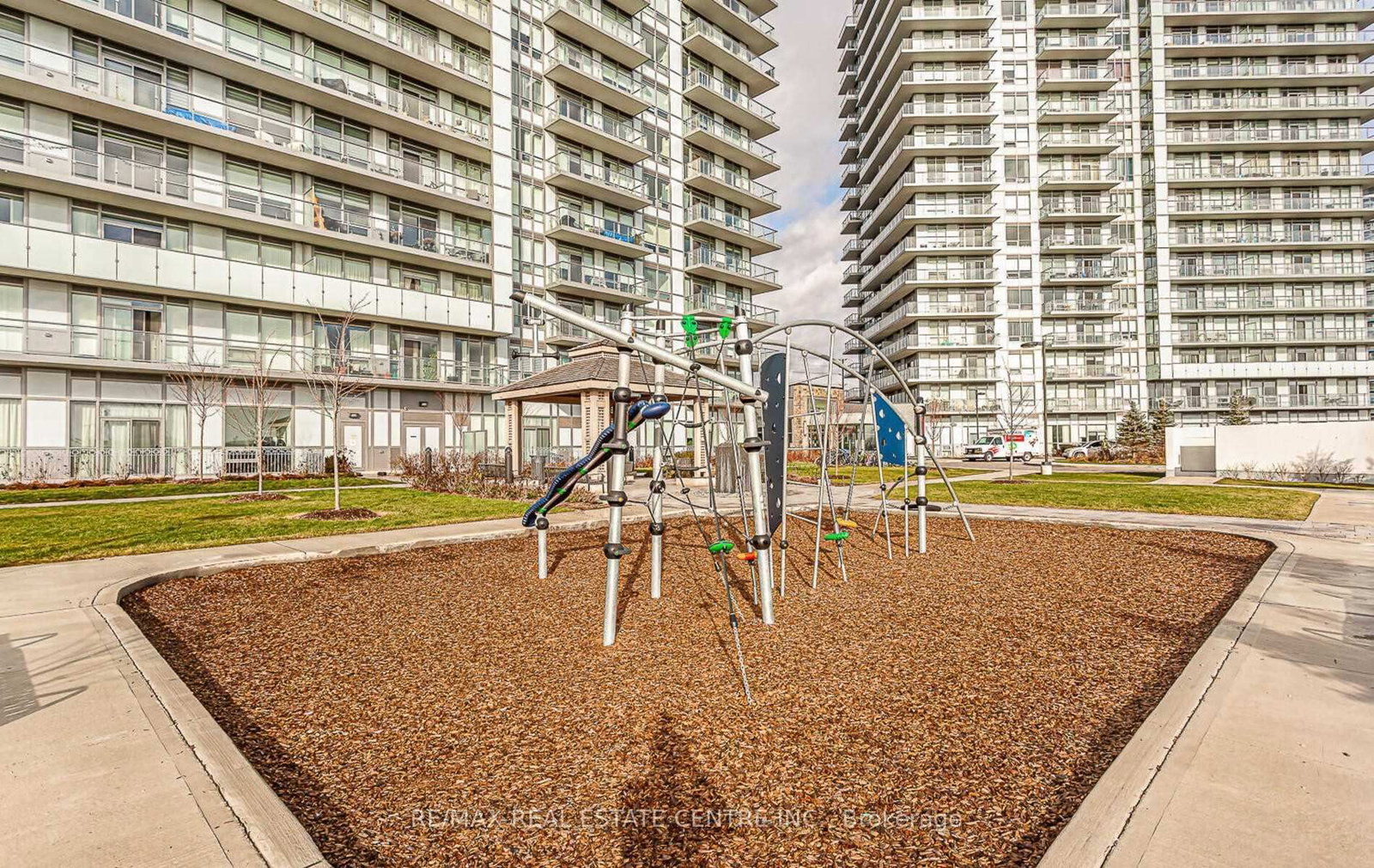 4699 Glen Erin Drive, Unit 909 - Photo 25