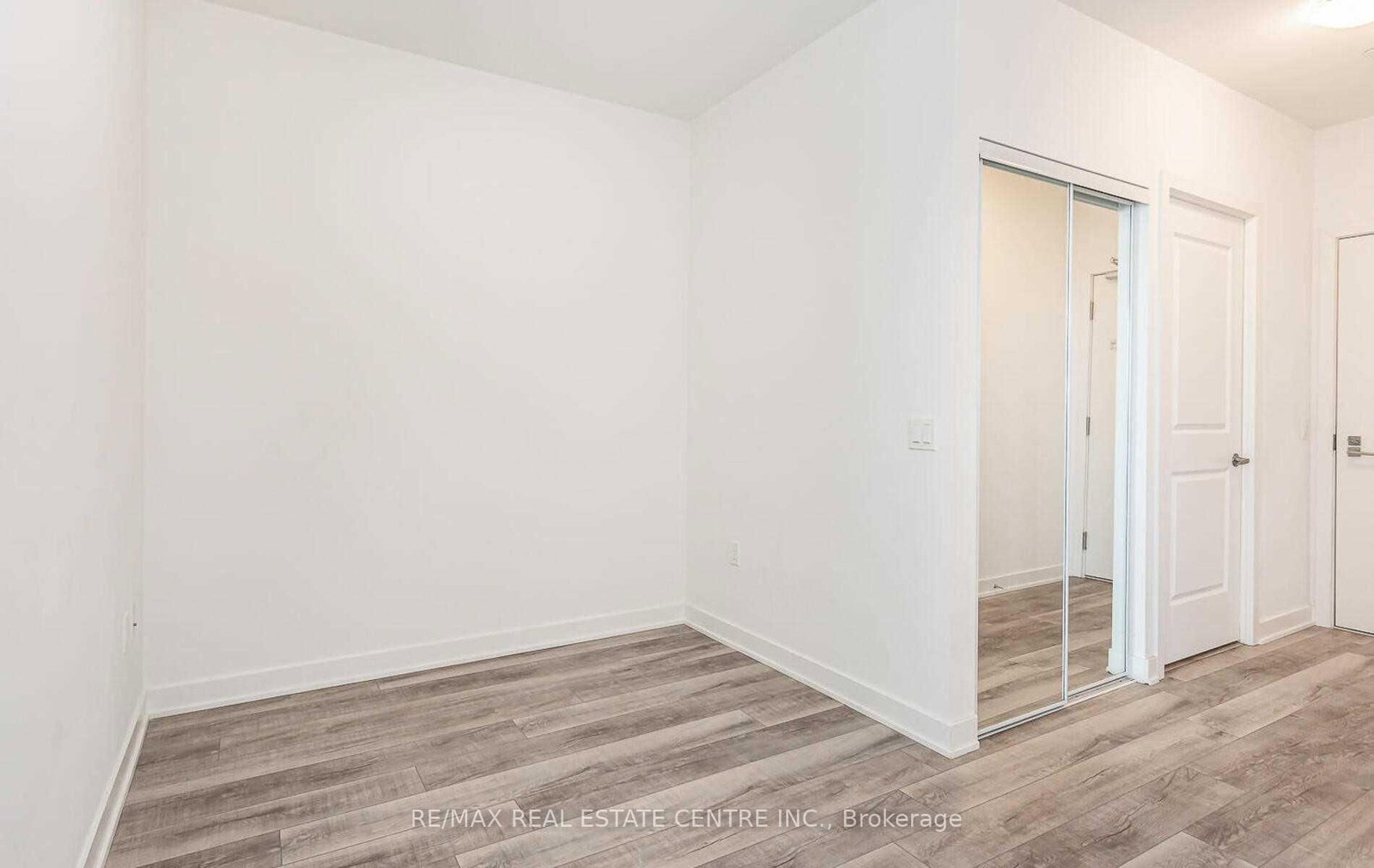 4699 Glen Erin Drive, Unit 909 - Photo 5