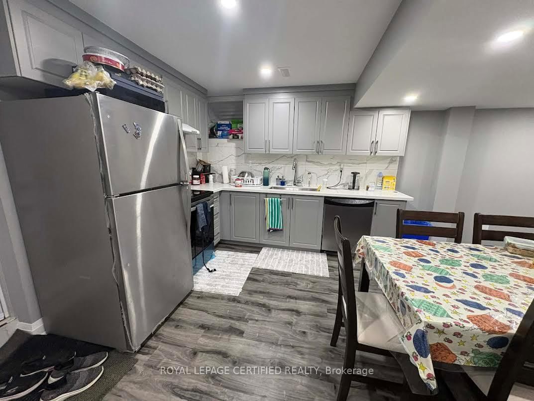 Detached House for lease at 721 Scott Boulevard, Milton, Ontario, L9T 0X9 - Harrison - MLS: W12992316