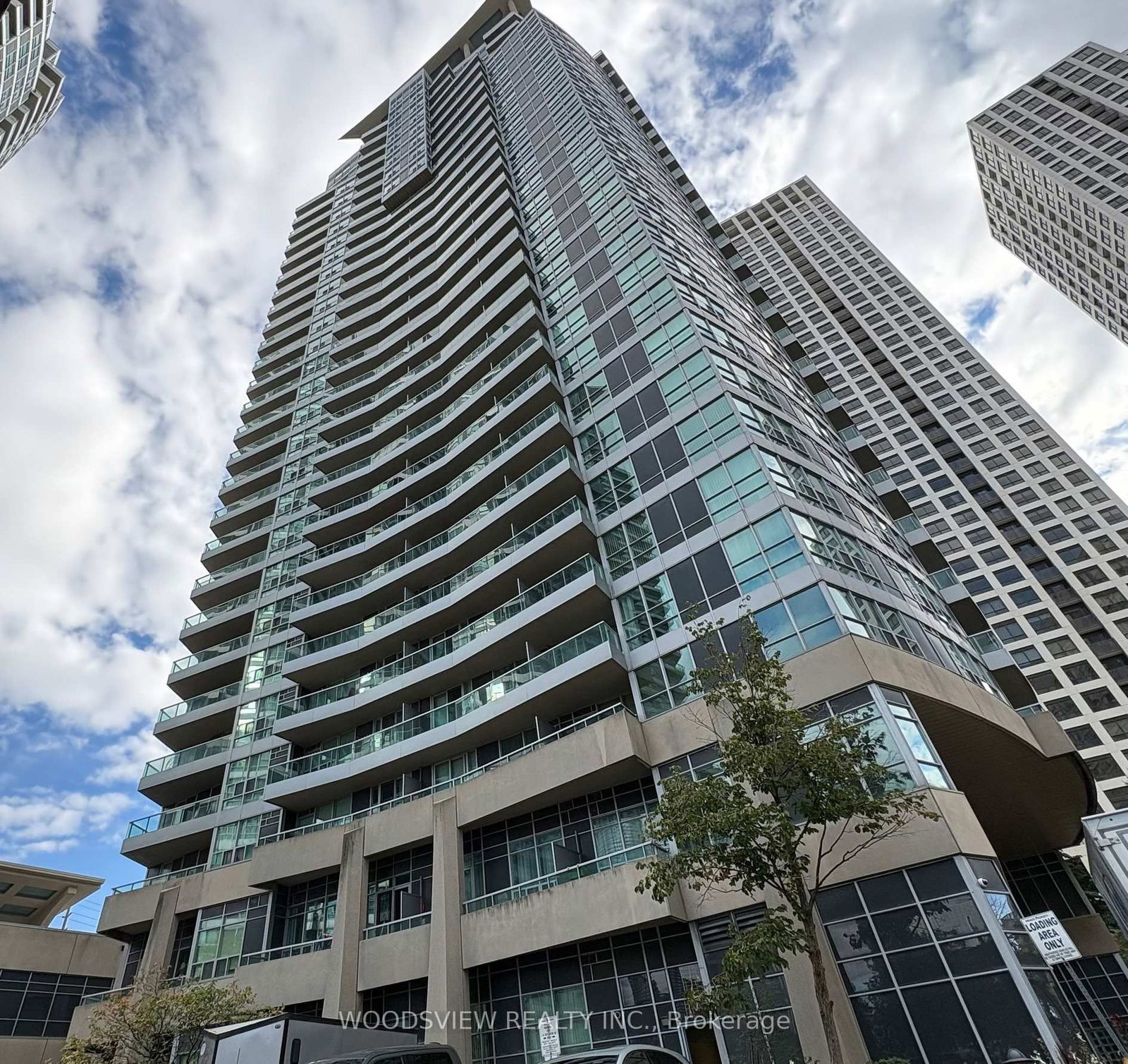 33 Elm Drive, Unit 1605