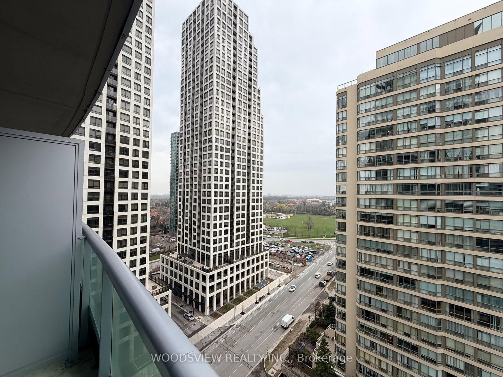 33 Elm Drive, Unit 1605 - Photo 25