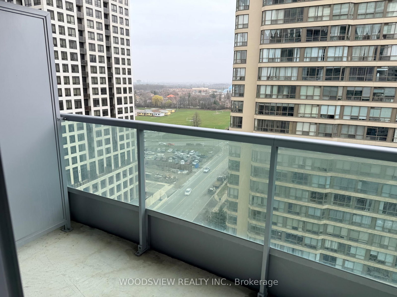 33 Elm Drive, Unit 1605 - Photo 26