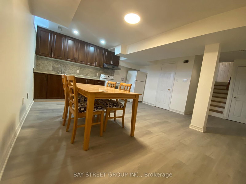 8 Kerwood (Lower) Pl, Brampton, L6Z 1Y1 | Image 2