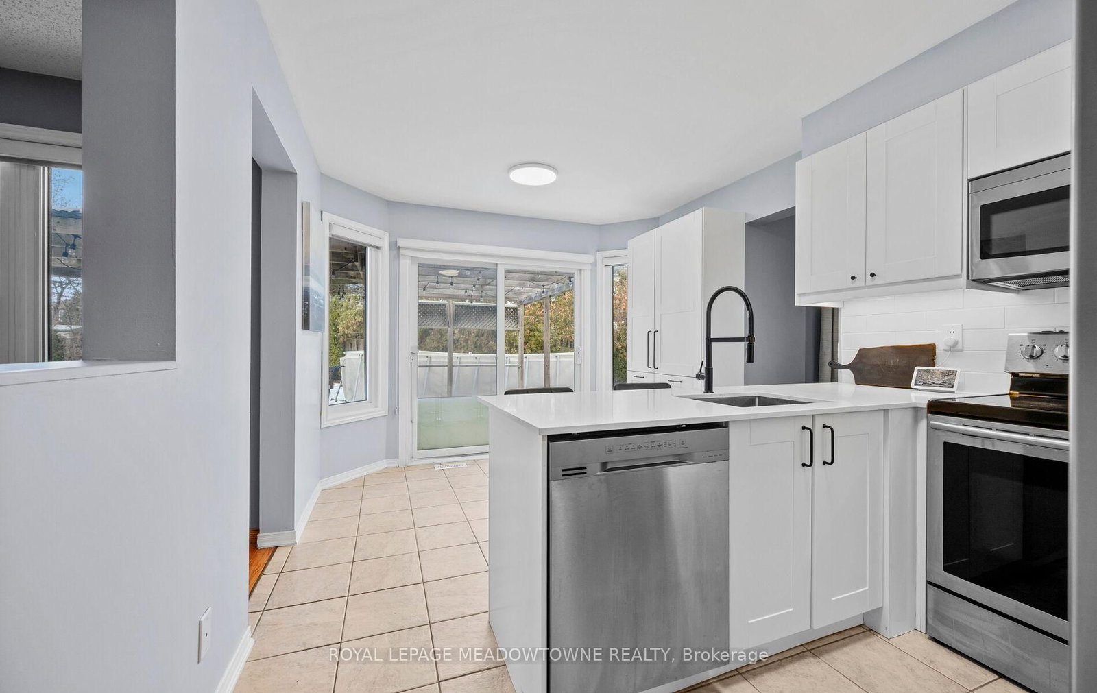 Detached House for sale at 16 Cox Crescent, Brampton, Ontario, L6X 3H1 - Northwood Park - MLS: W12992544