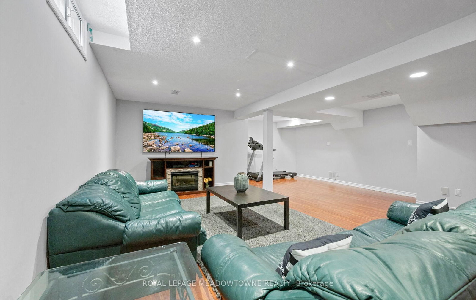 Detached House for sale at 16 Cox Crescent, Brampton, Ontario, L6X 3H1 - Northwood Park - MLS: W12992544