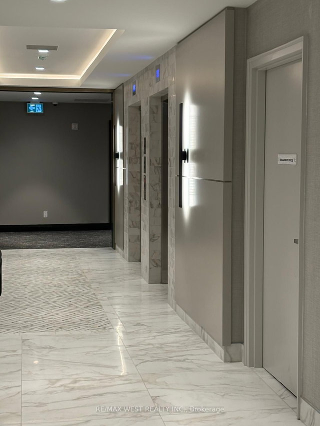 302 - 490 Gordon Krantz Ave Avenue