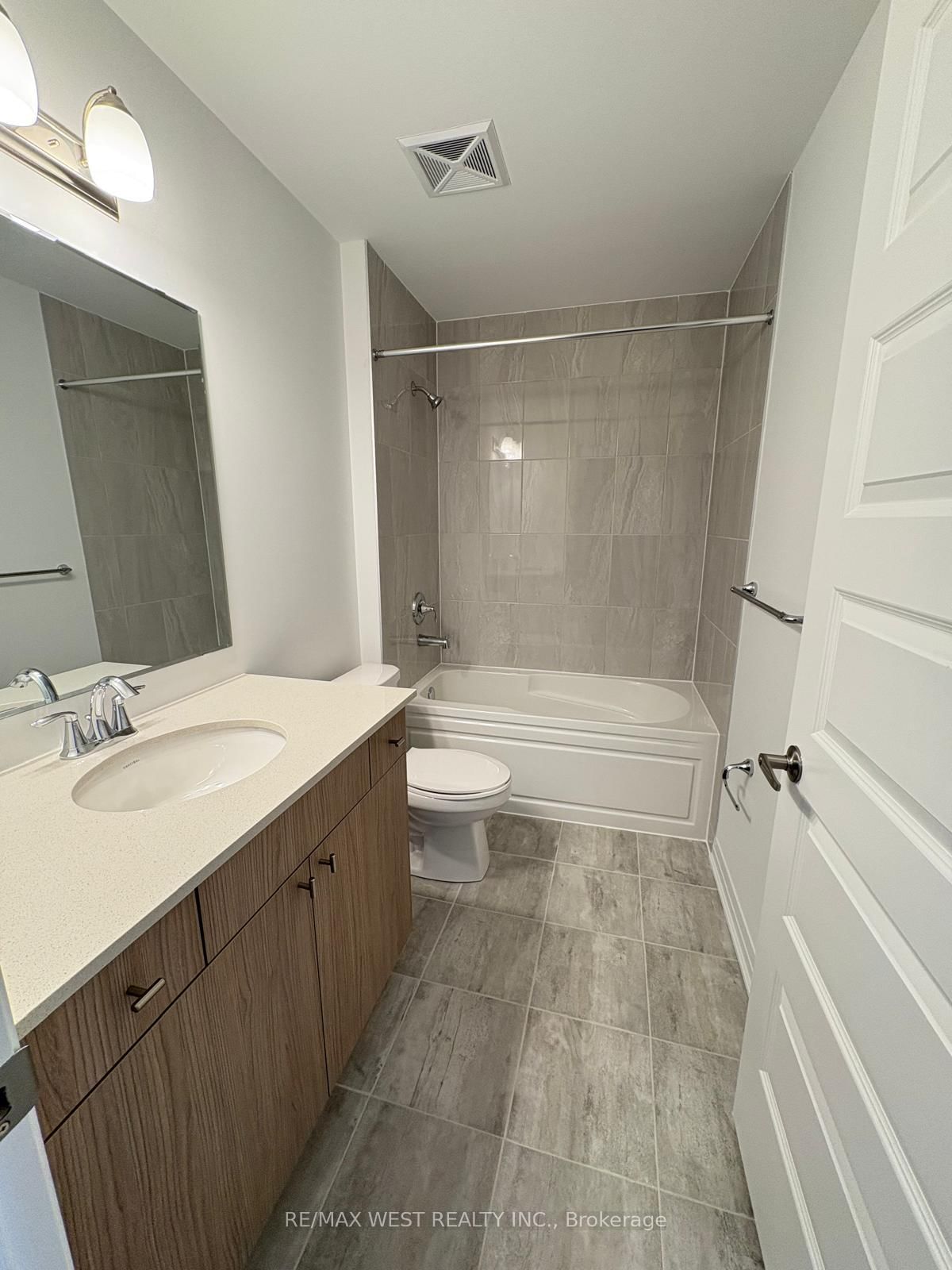 Condo for lease at 302-490 Gordon Krantz Ave Avenue, Milton, Ontario, L9E 1Z5 - Walker - MLS: W12992578