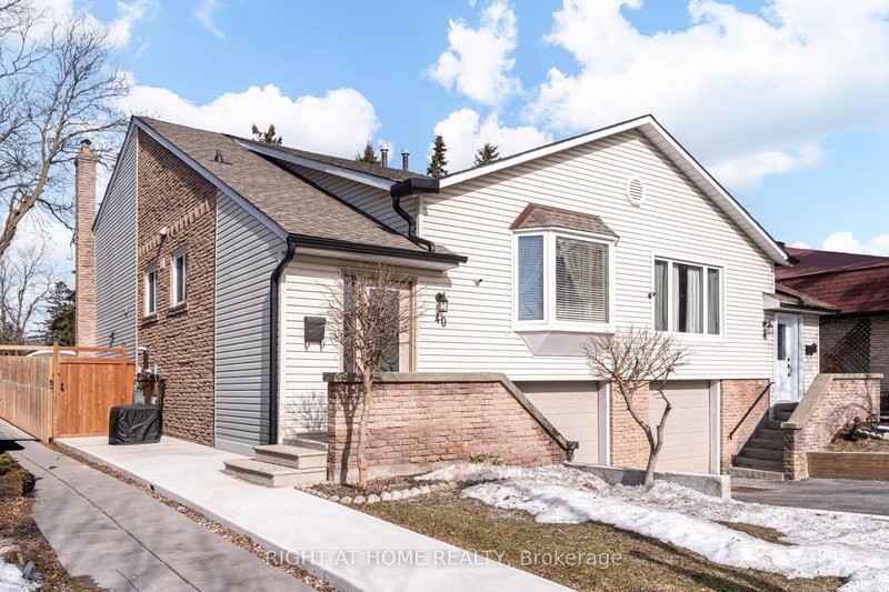 40 Salisbury Circ, Brampton, Ontario
