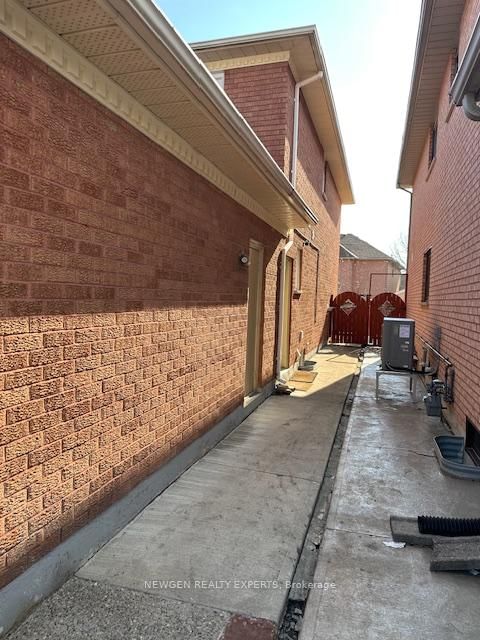 Bsmnt - 202 Fernforest Dr, Brampton, L6R 1E1 | Image 2