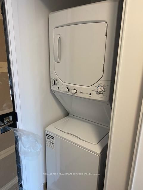 4208 dundas Street, Unit 405 - Photo 12