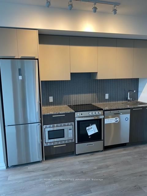 4208 dundas Street, Unit 405 - Photo 3