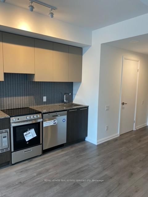 4208 dundas Street, Unit 405 - Photo 5