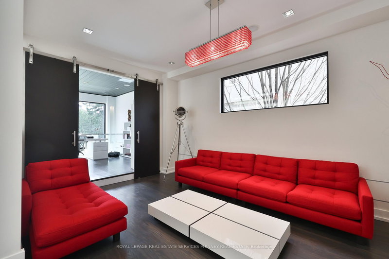 647 Montbeck Cres, Mississauga, L5G 1P1 | Image 3