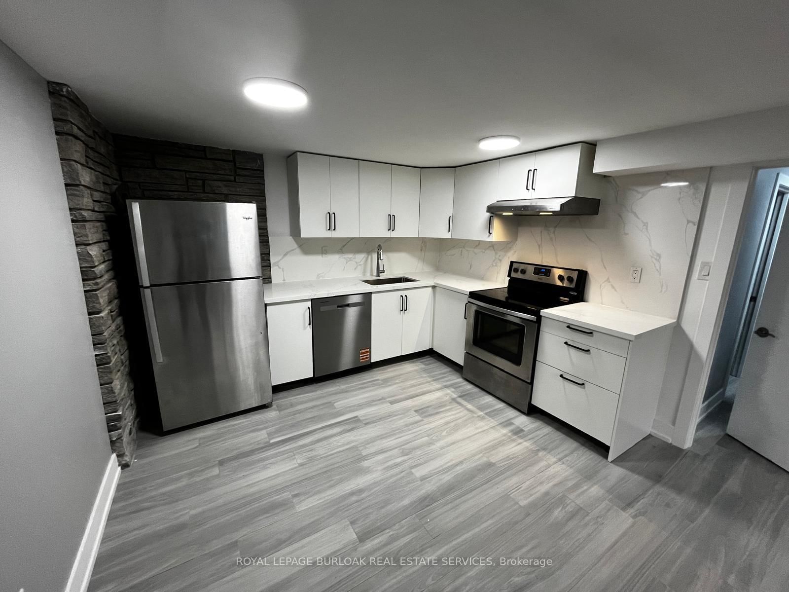 3140 Michael Crescent, Unit B - Photo 2