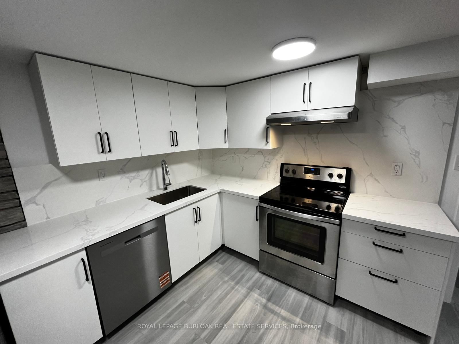 3140 Michael Crescent, Unit B - Photo 3