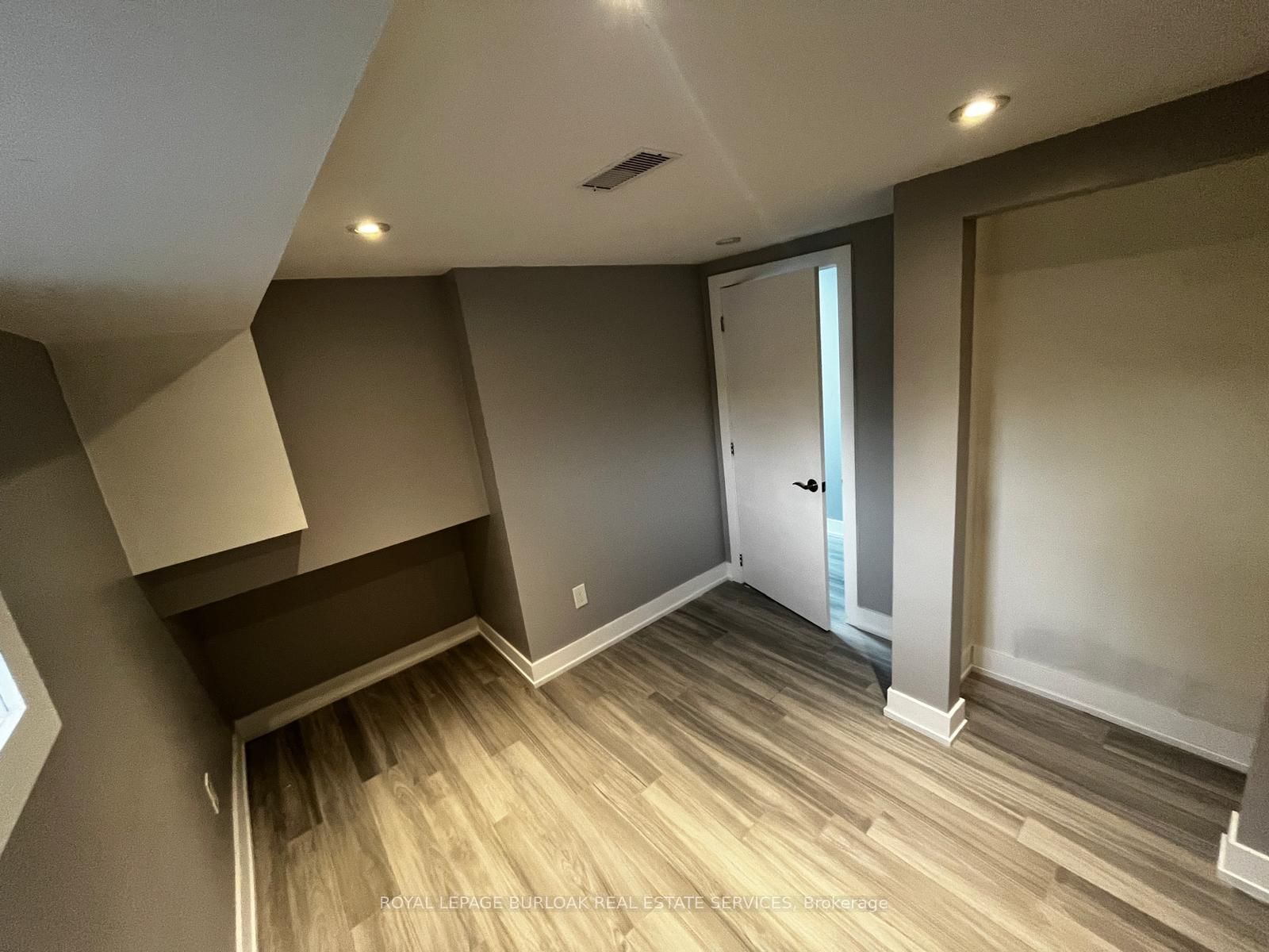 3140 Michael Crescent, Unit B - Photo 7