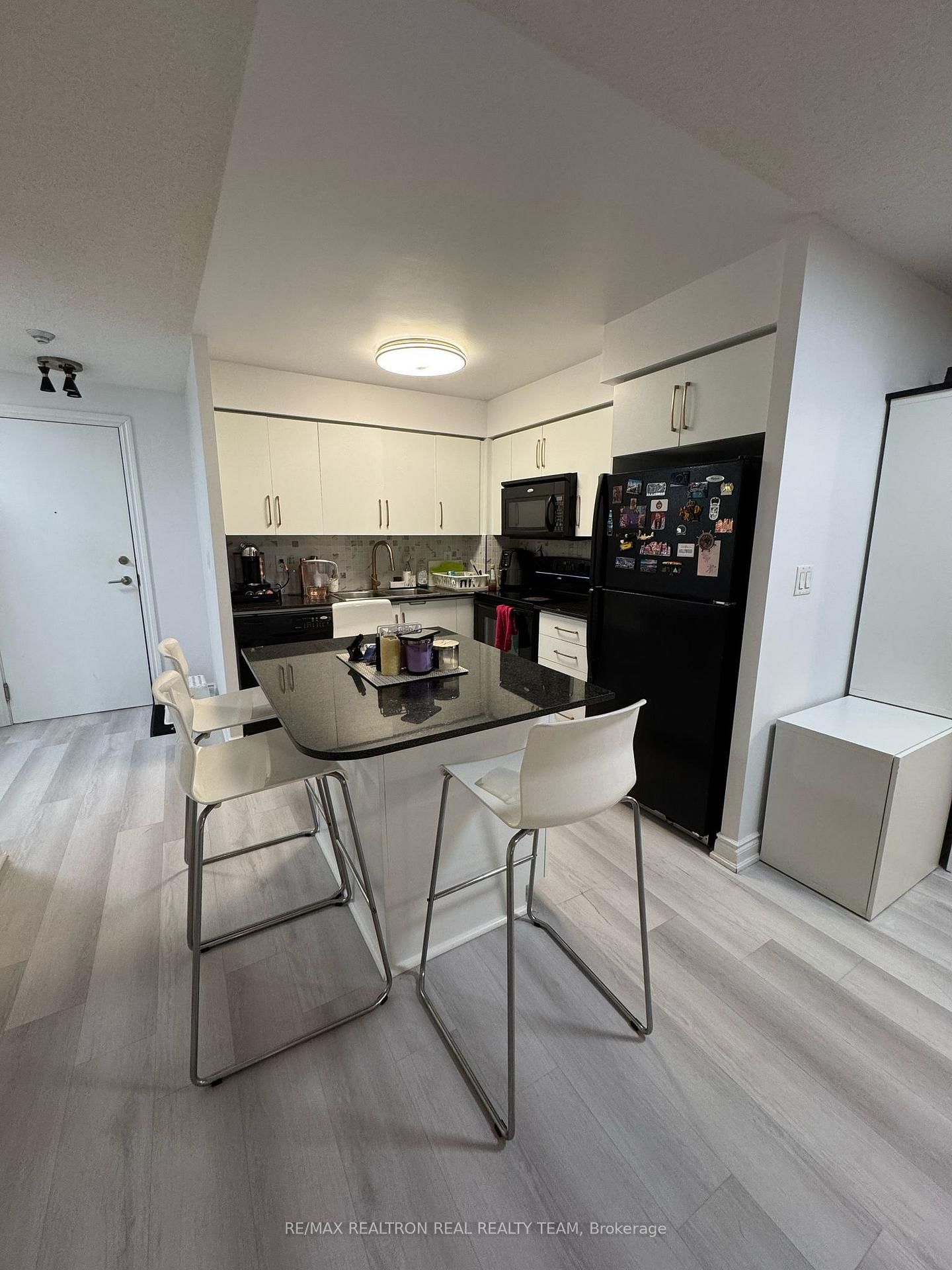 310 Burnhamthorpe Road W, Unit 1810