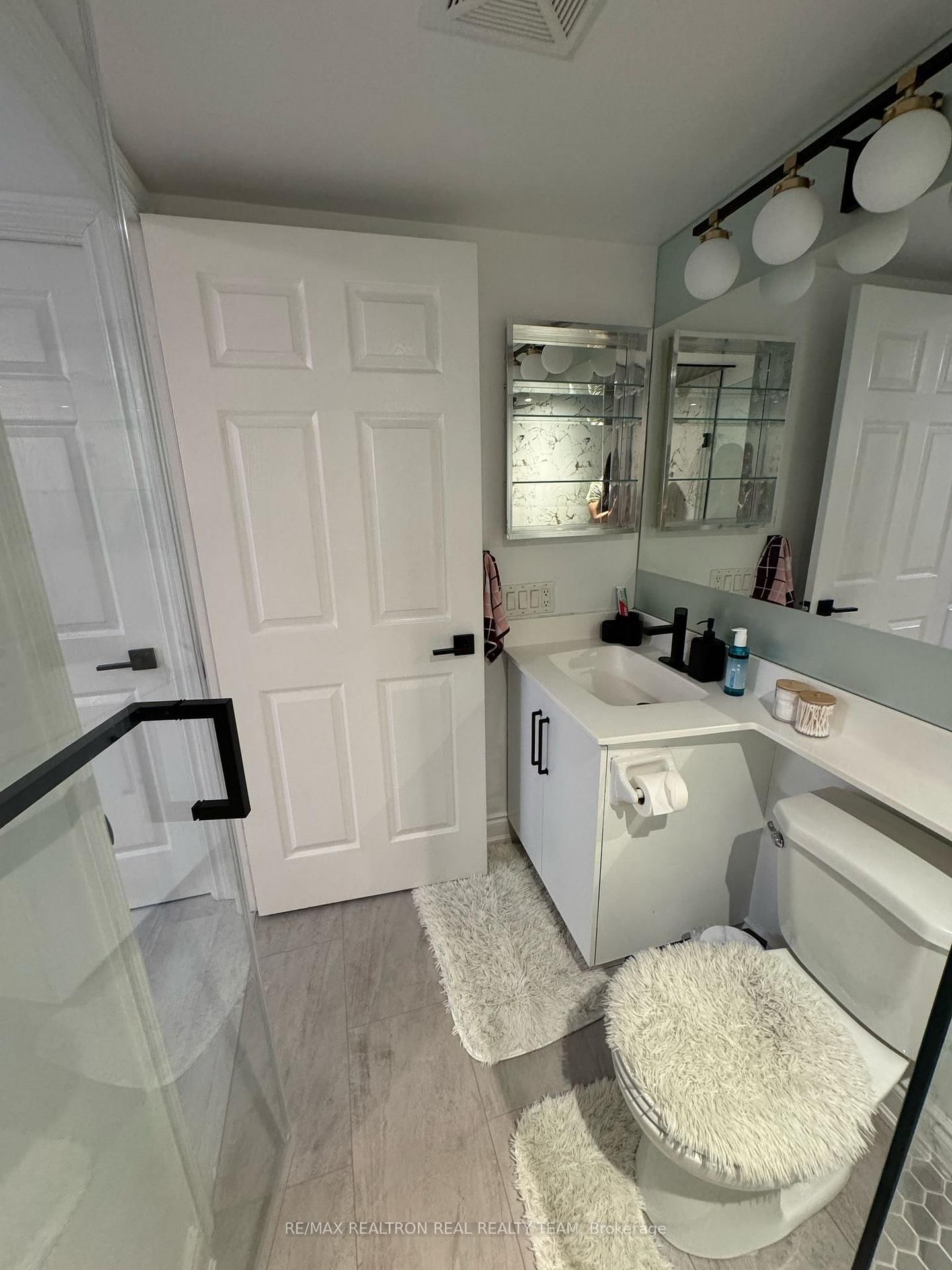 310 Burnhamthorpe Road W, Unit 1810 - Photo 11