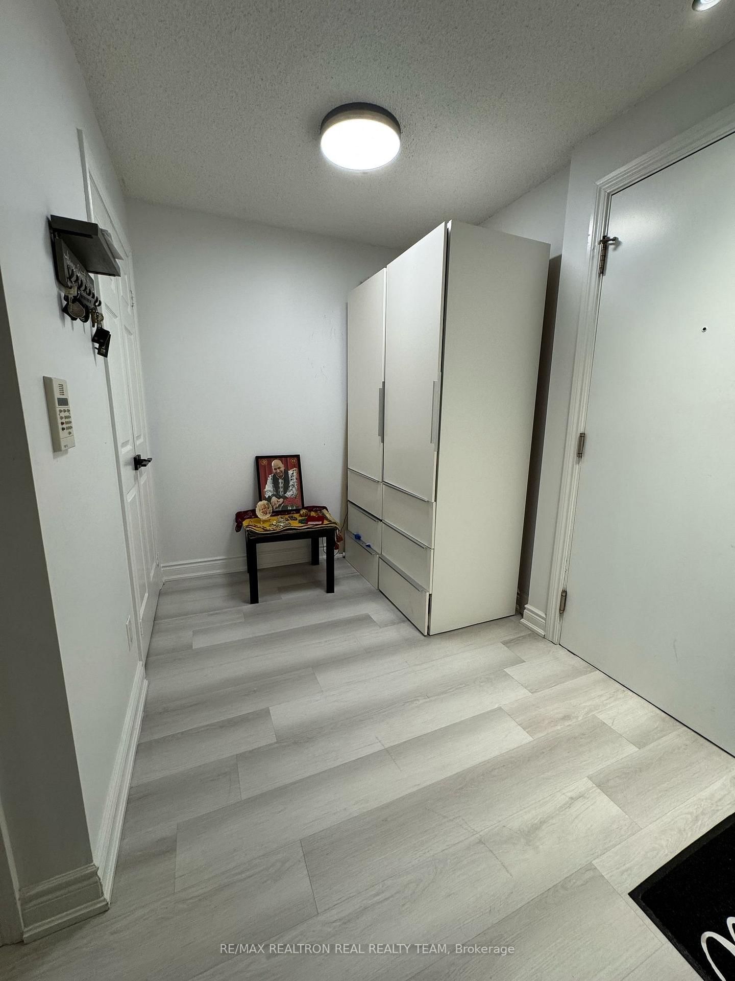 310 Burnhamthorpe Road W, Unit 1810 - Photo 5