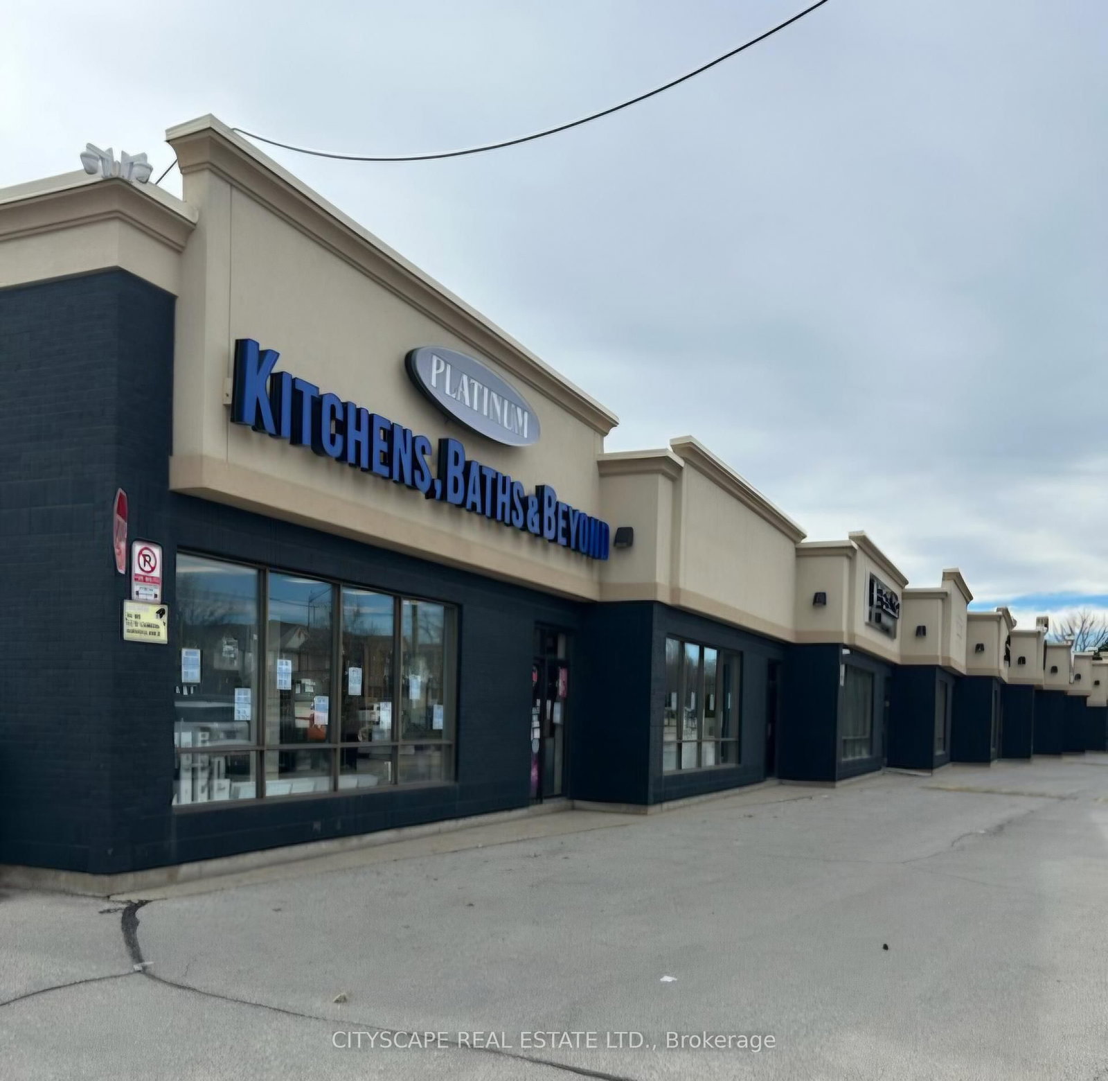 18 Thompson Road N, Unit 1-2