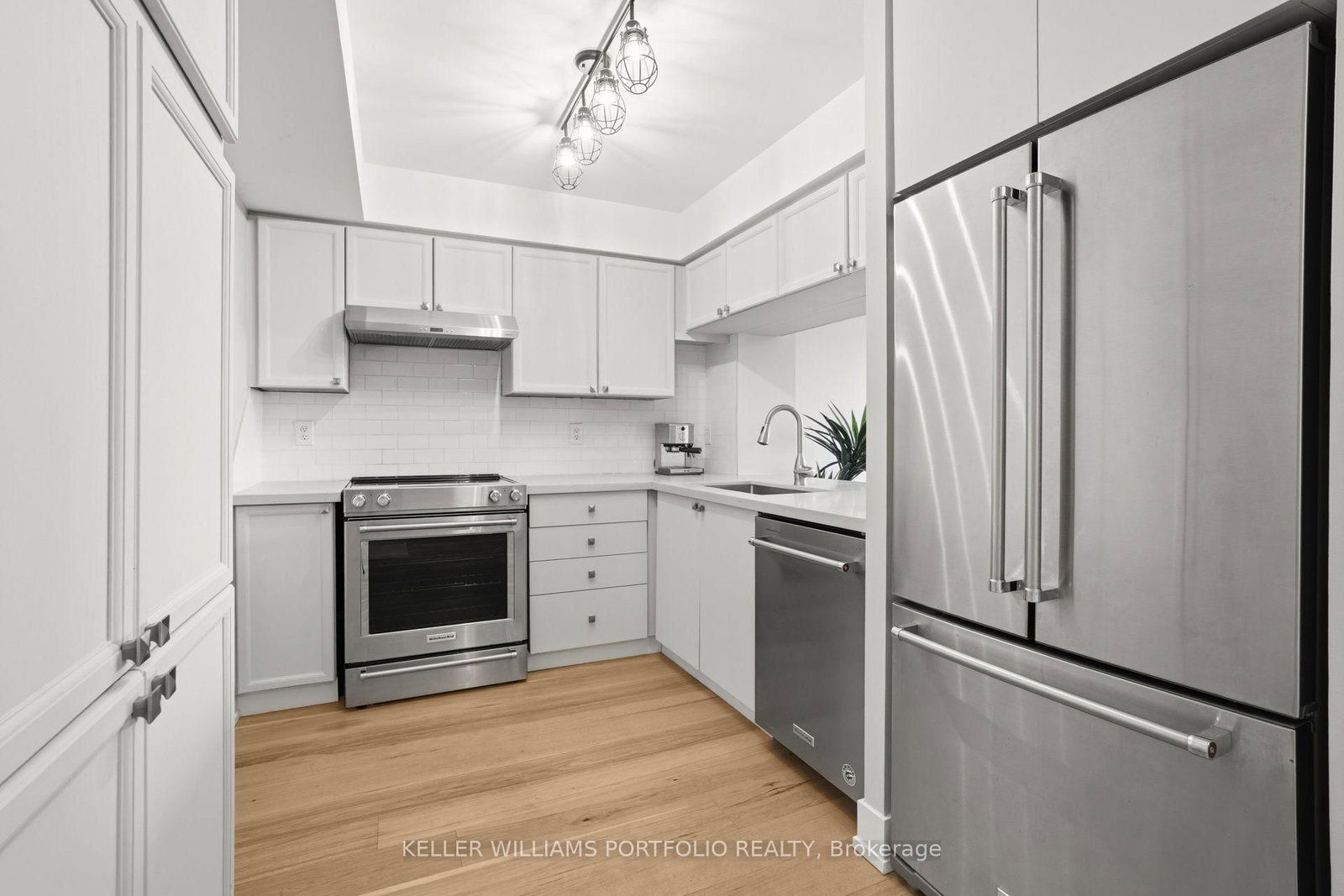 190 Manitoba Street, Unit 802 - Photo 2