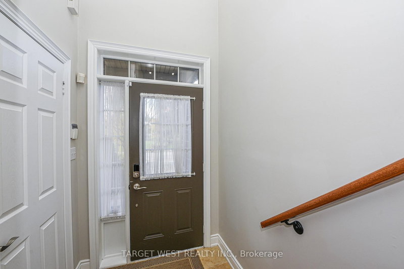 home for lease on 87 Park Street W