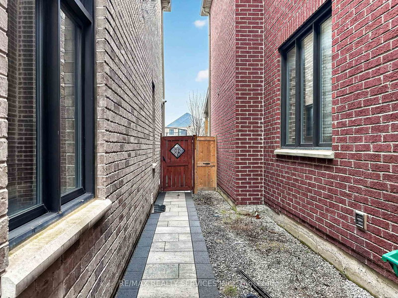 Bsmt - 36 Lionhead Golf Club Rd, Brampton, L6Y 1P3 | Image 3