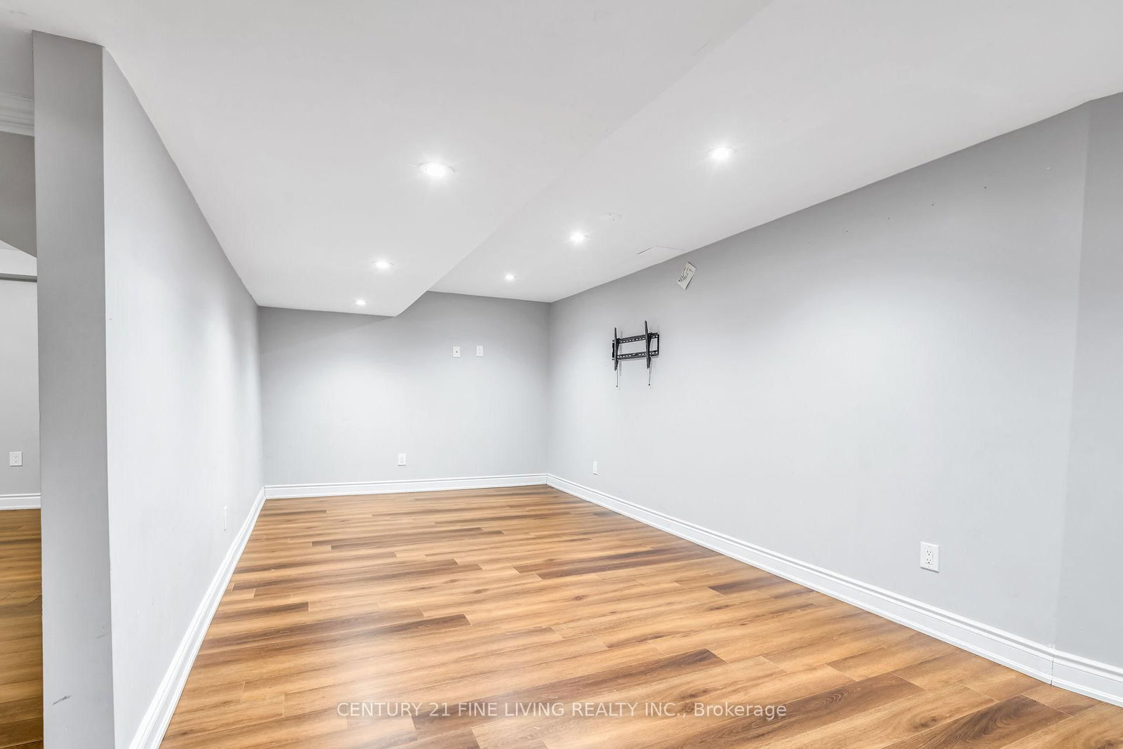 Detached House for sale at 20 Edenvalley Road, Brampton, Ontario, L7A 2M6 - Fletcher's Meadow - MLS: W12993320