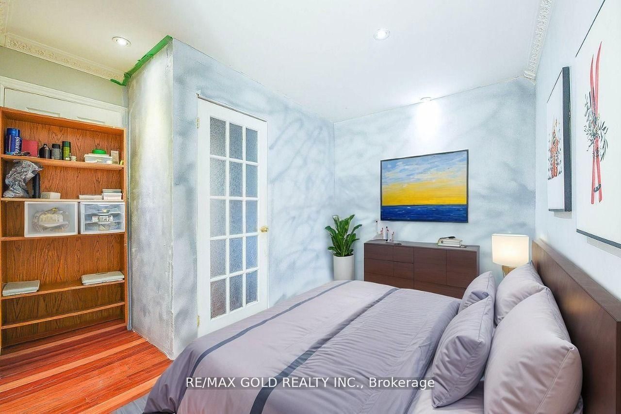 Detached House for sale at 13 Foster Road, Mississauga, Ontario, L4T 1C3 - Malton - MLS: W12993402