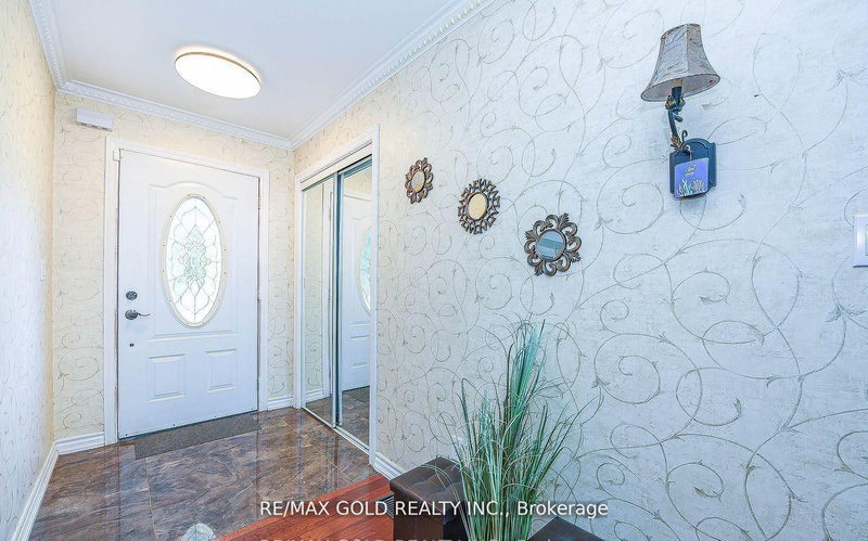 13 Foster Rd, Mississauga, L4T 1C3 | Image 3