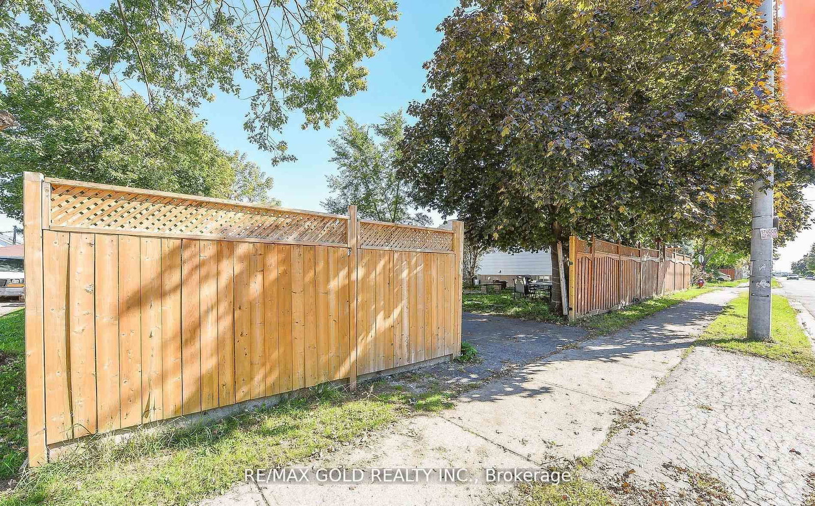 Detached House for sale at 13 Foster Road, Mississauga, Ontario, L4T 1C3 - Malton - MLS: W12993402