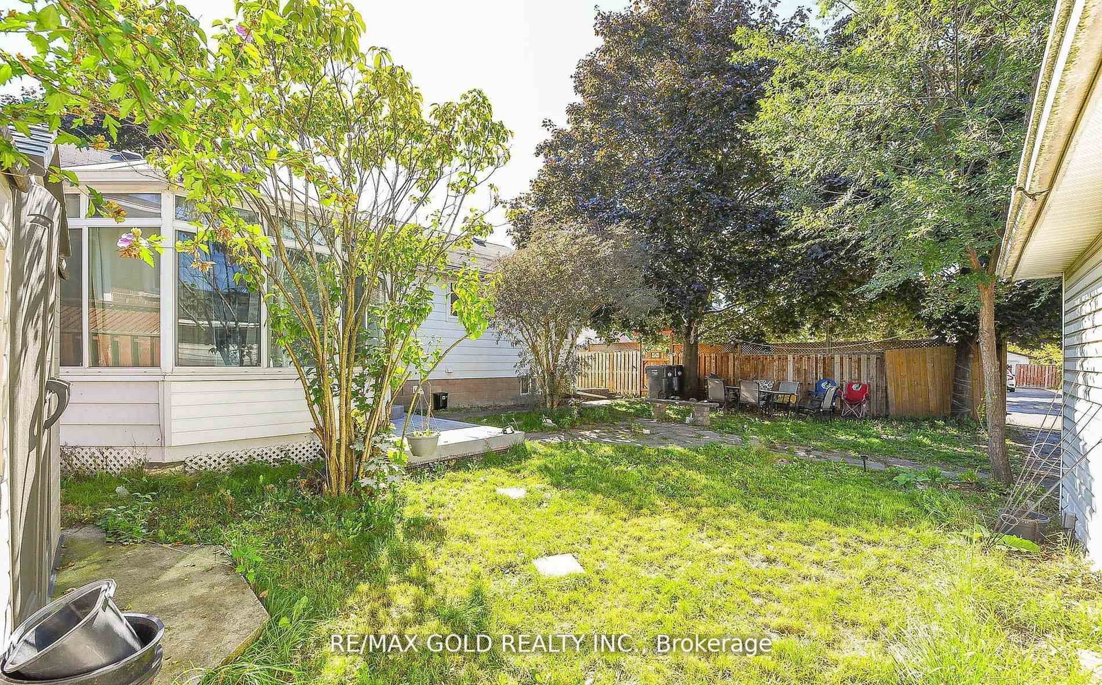 Detached House for sale at 13 Foster Road, Mississauga, Ontario, L4T 1C3 - Malton - MLS: W12993402