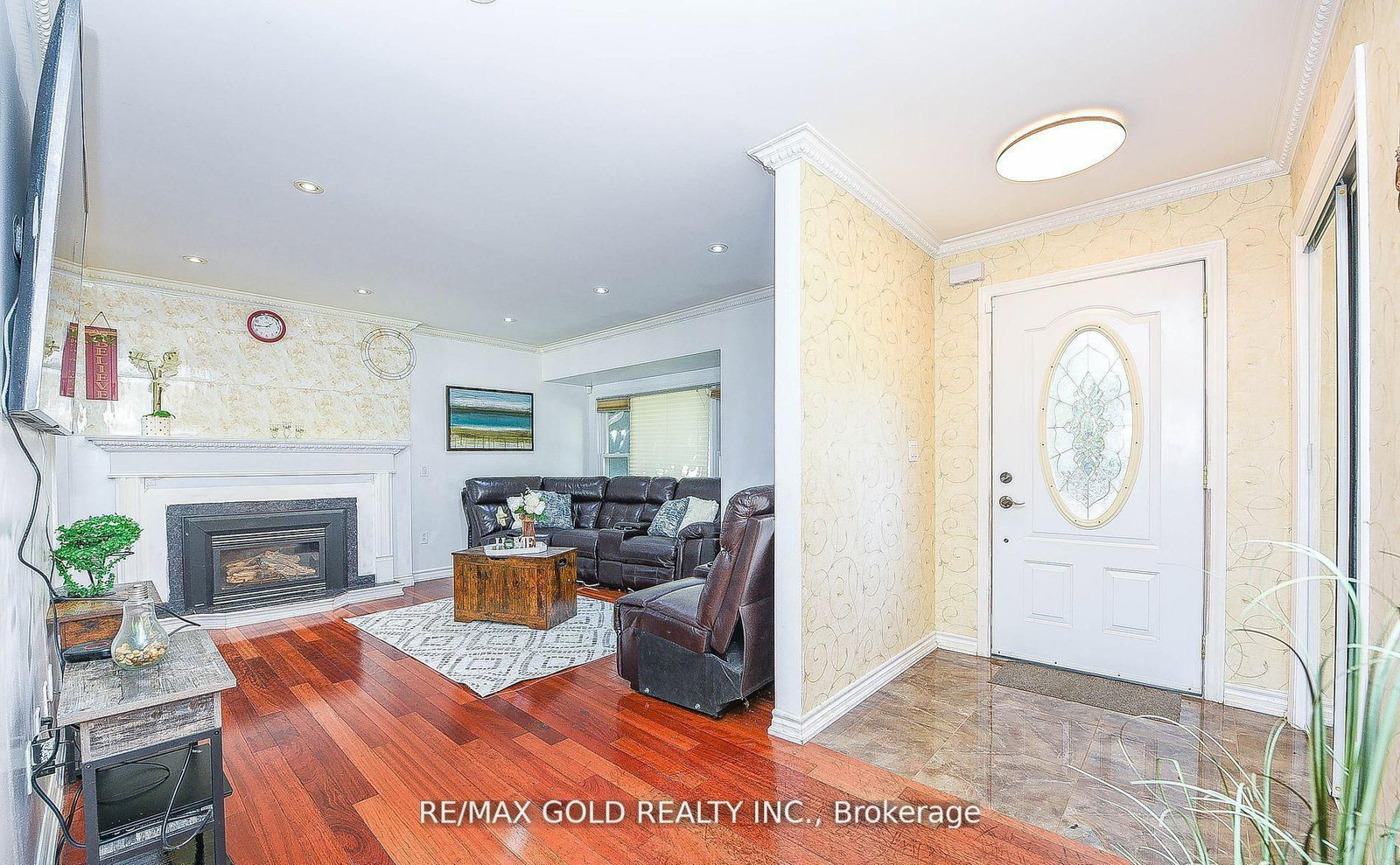 Detached House for sale at 13 Foster Road, Mississauga, Ontario, L4T 1C3 - Malton - MLS: W12993402