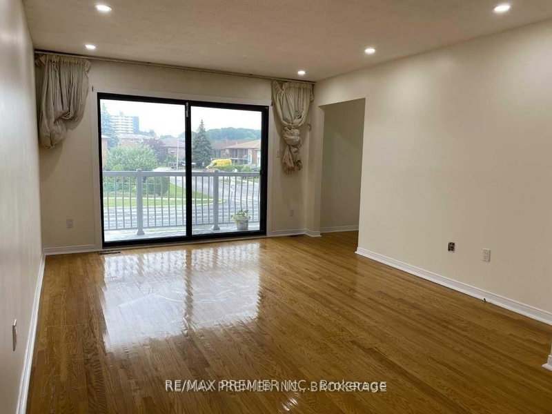 114 Sentinel Rd, Toronto, M3J 1S9 | Image 2