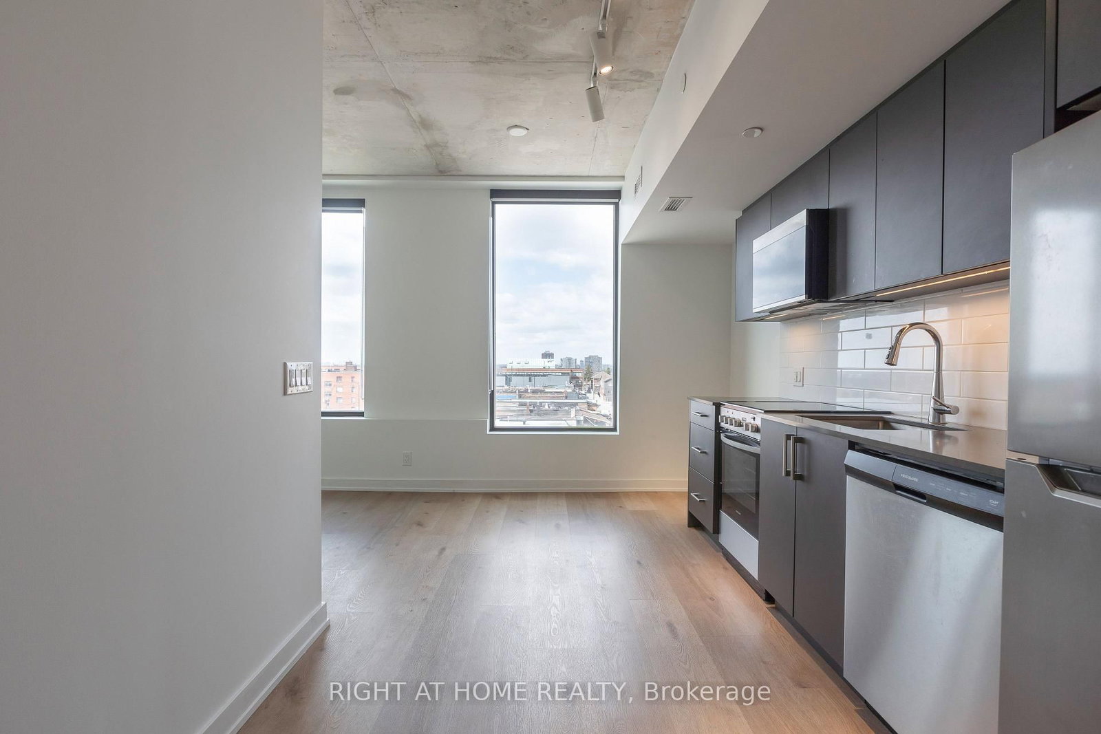 7 Fairbank Avenue W, Unit 503 - Photo 10