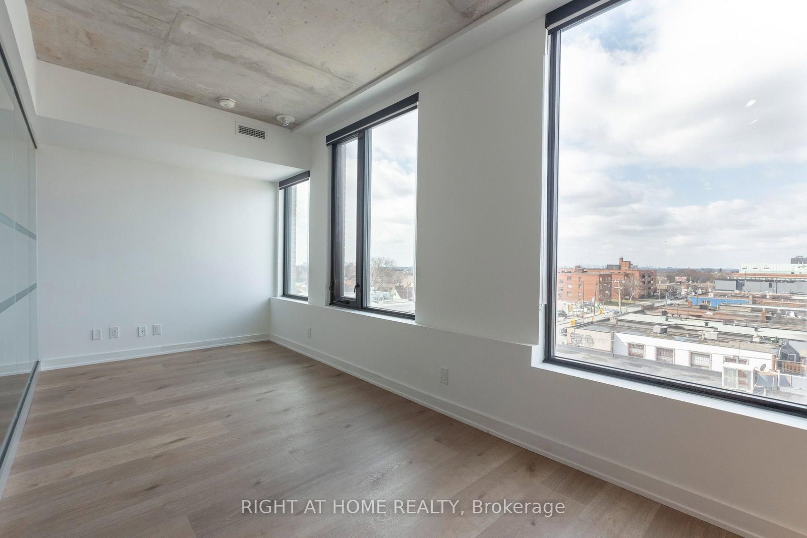 7 Fairbank Avenue W, Unit 503 - Photo 11