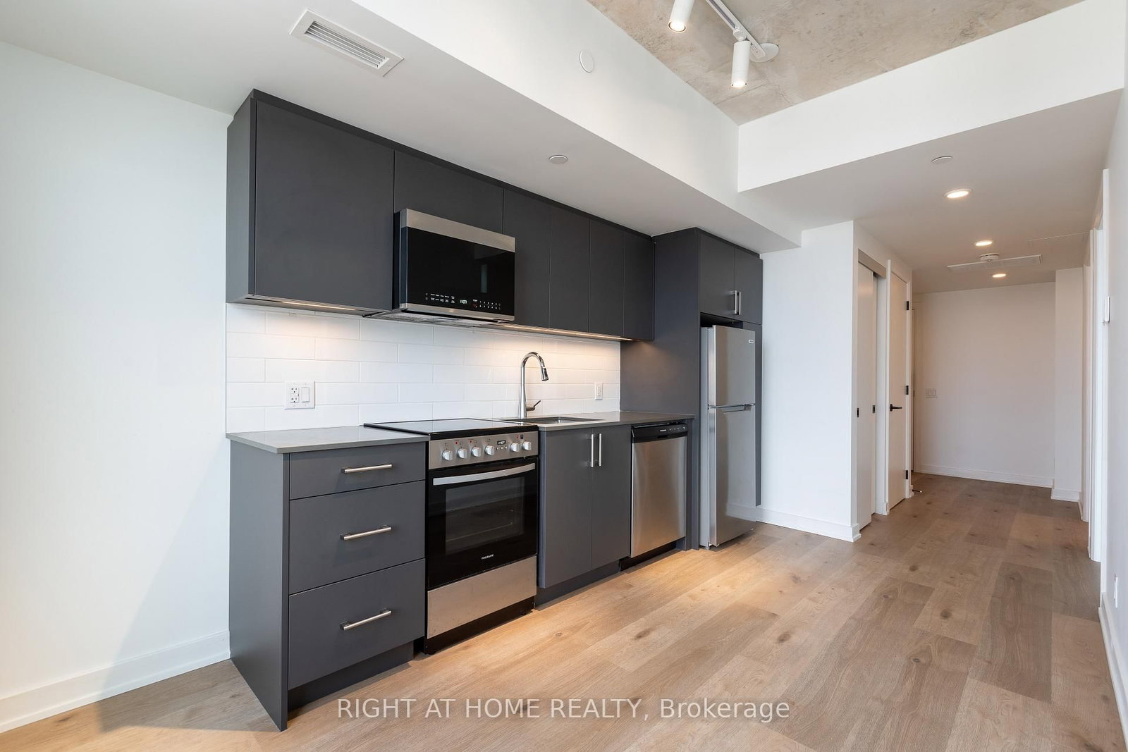 7 Fairbank Avenue W, Unit 503 - Photo 13