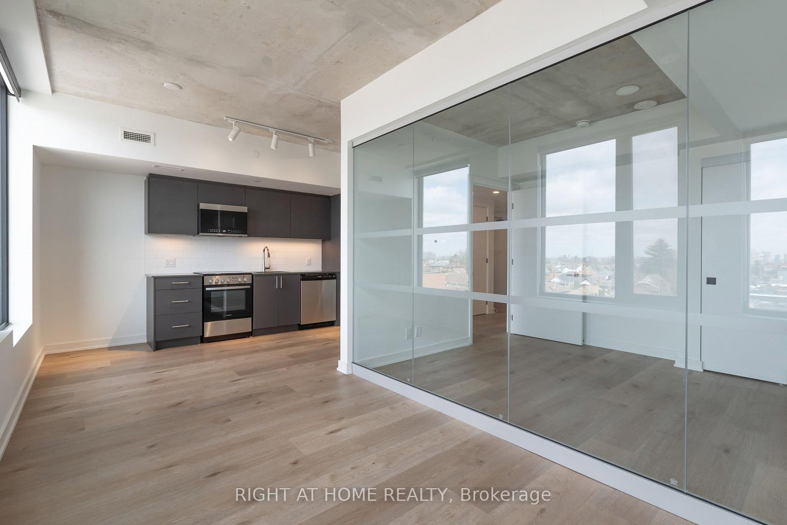 7 Fairbank Avenue W, Unit 503 - Photo 14