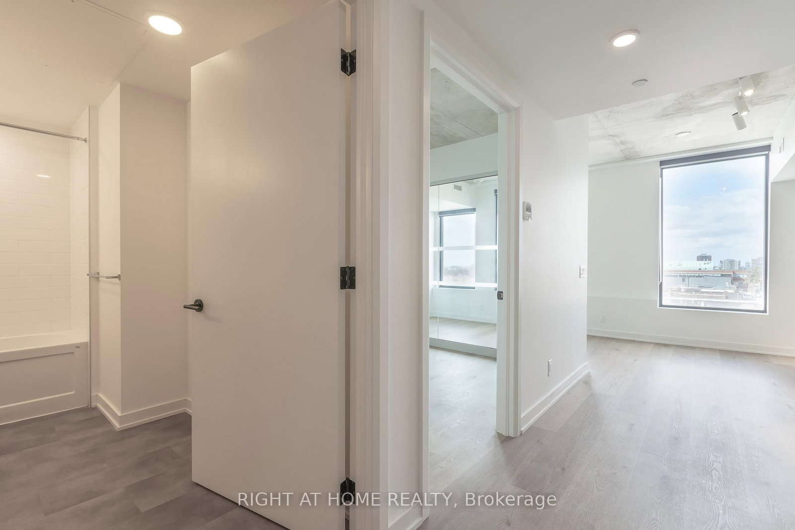 7 Fairbank Avenue W, Unit 503 - Photo 4