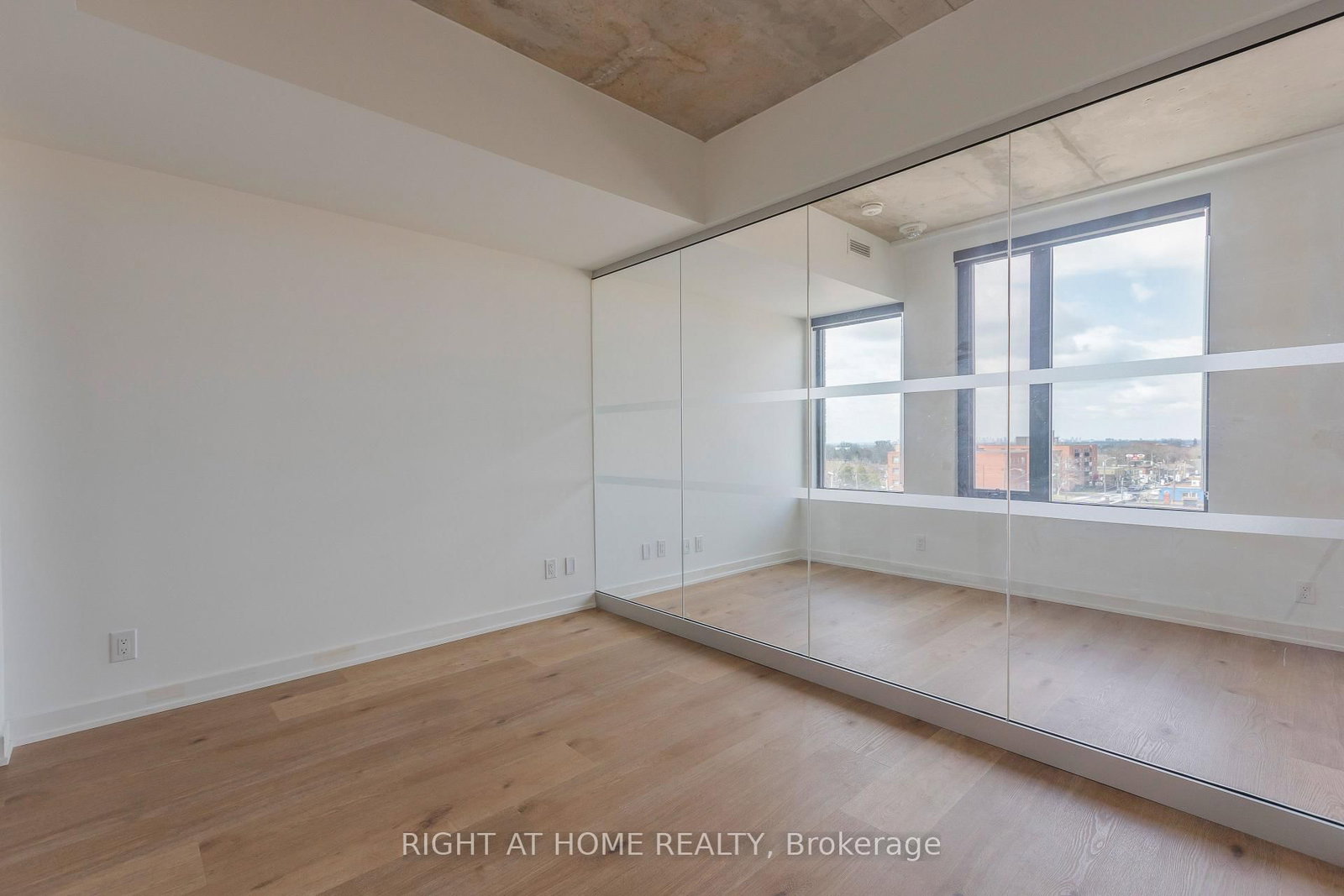 7 Fairbank Avenue W, Unit 503 - Photo 6