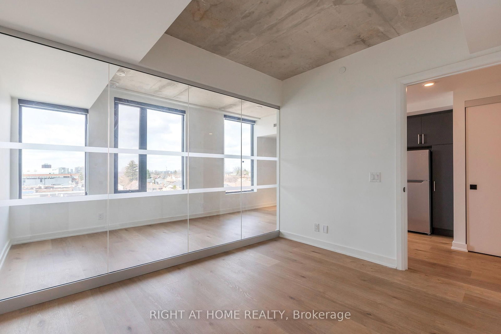 7 Fairbank Avenue W, Unit 503 - Photo 7