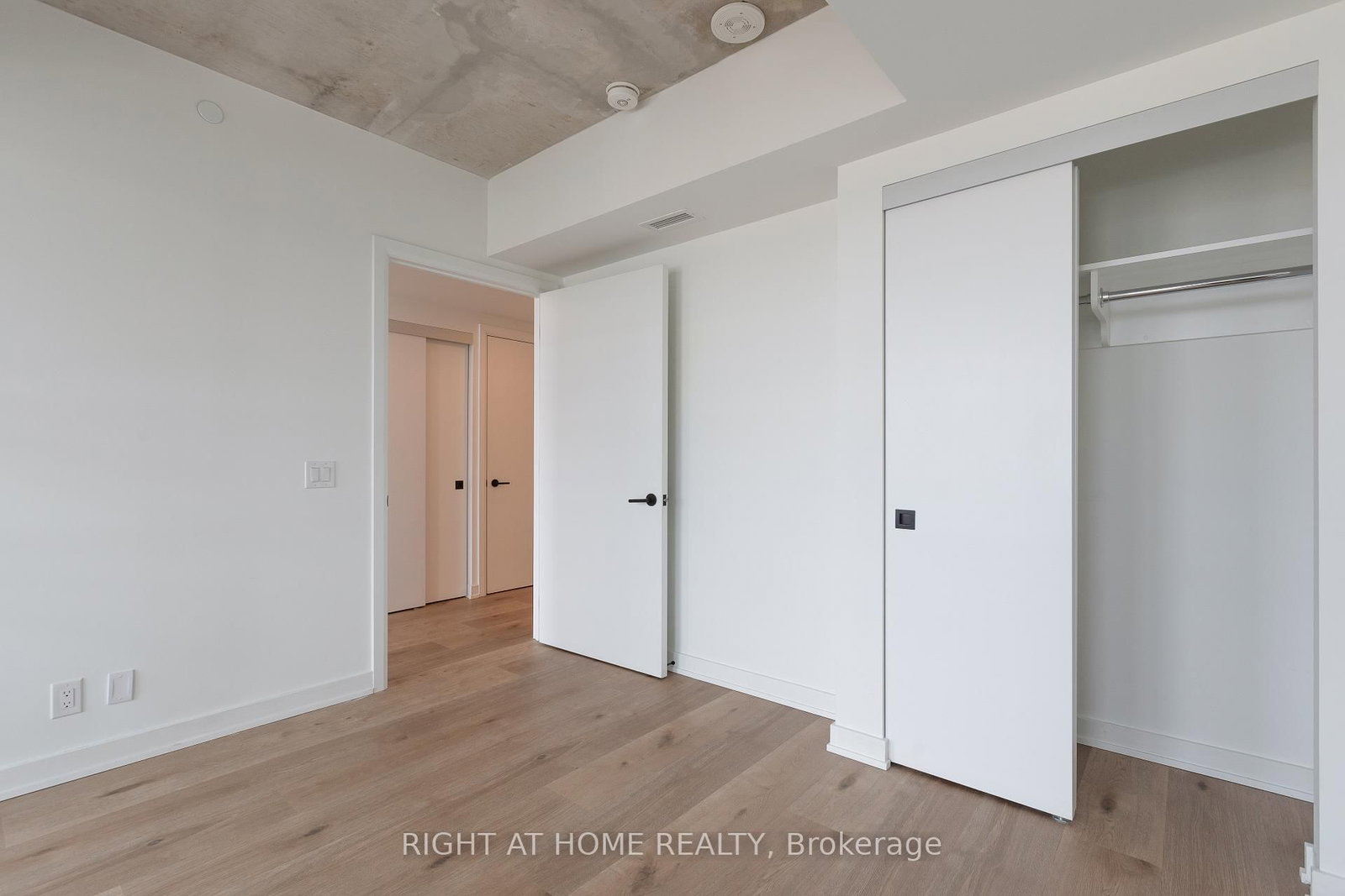 7 Fairbank Avenue W, Unit 503 - Photo 8