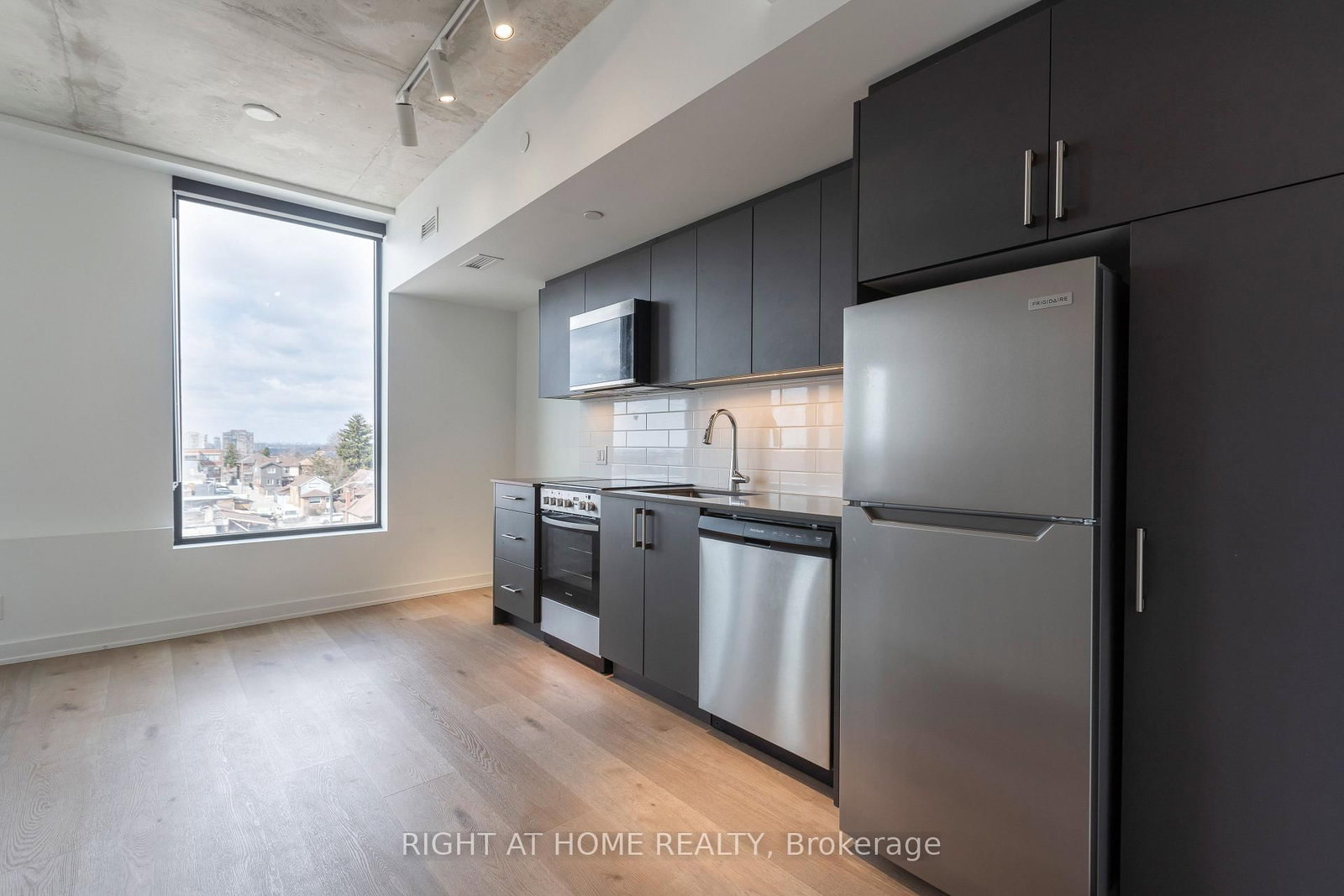 7 Fairbank Avenue W, Unit 503 - Photo 9