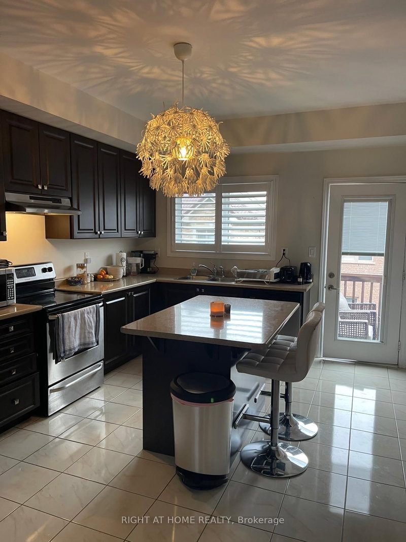 4 - 32 Aspen Hills Aspen Hills Rd, Brampton, L6Y 6E4 | Image 2