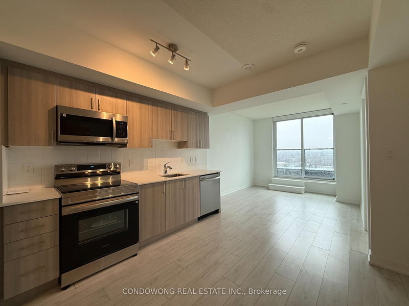 home for lease on 810-556 Marlee Avenue