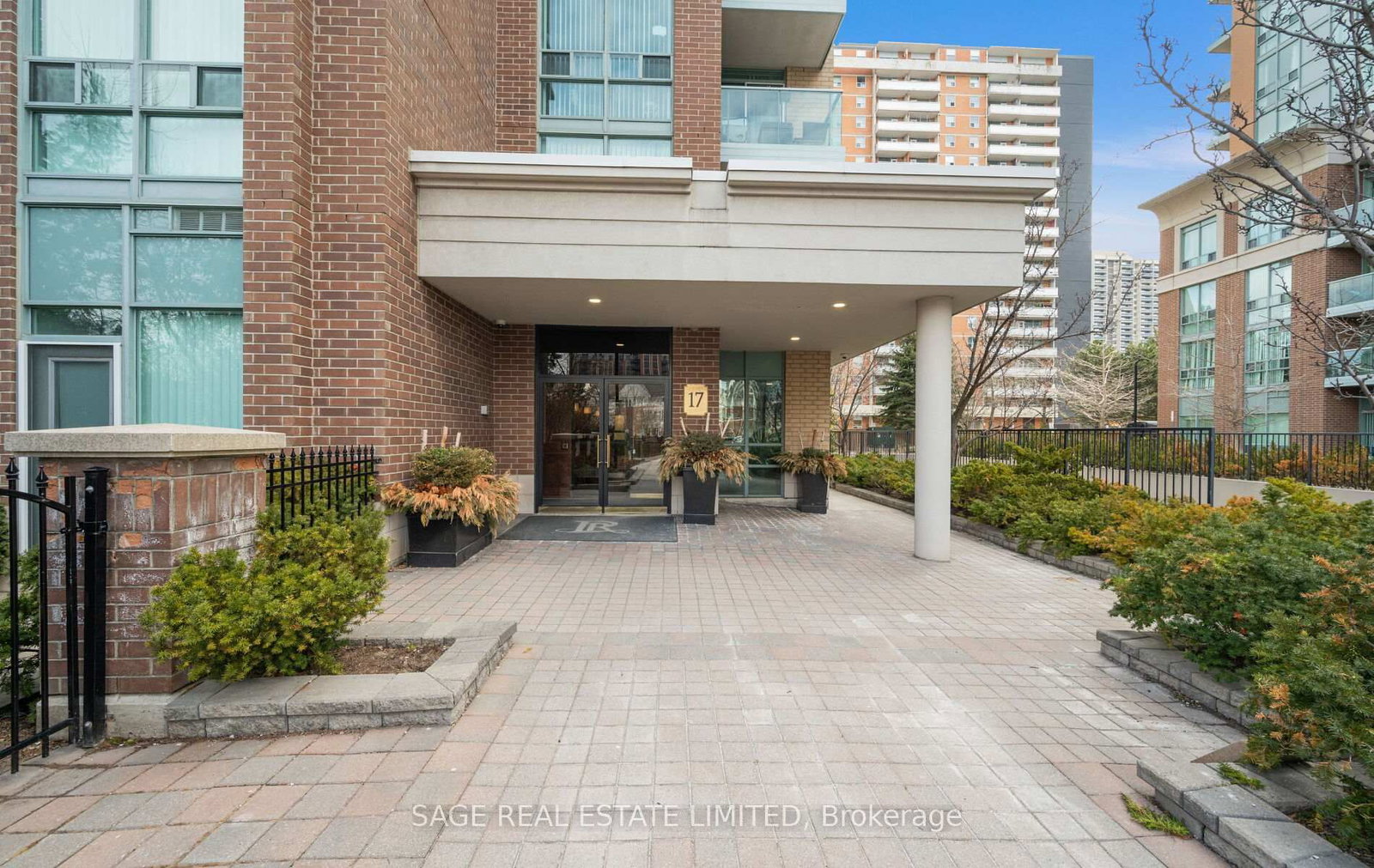 17 Michael Power Place, Unit 707 - Photo 3