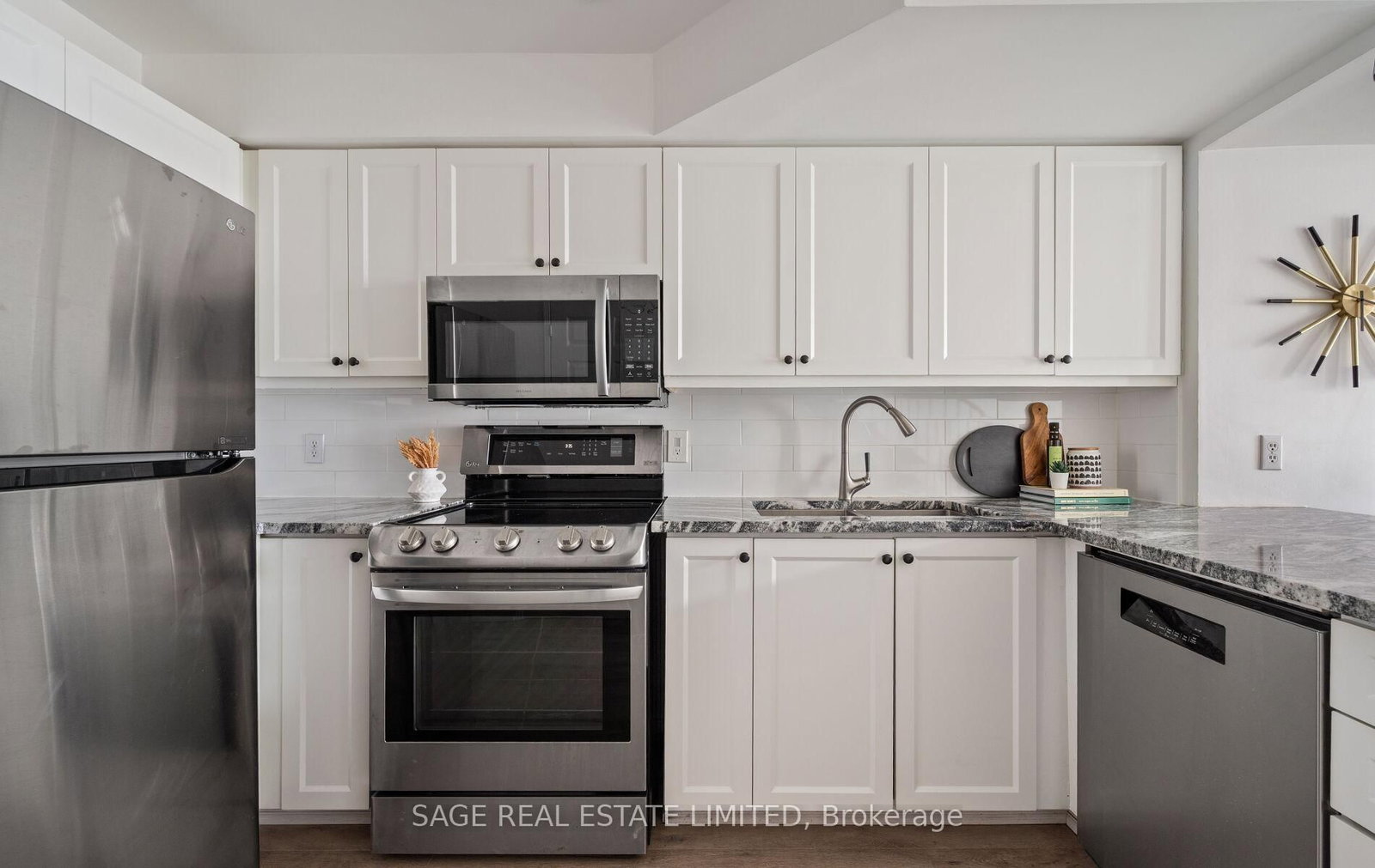 17 Michael Power Place, Unit 707 - Photo 8